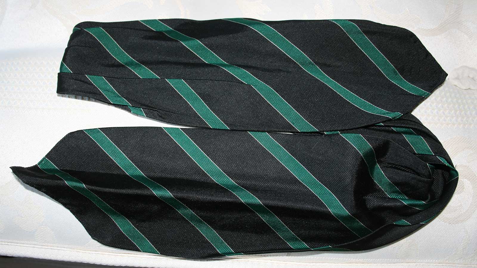 Link School cravat