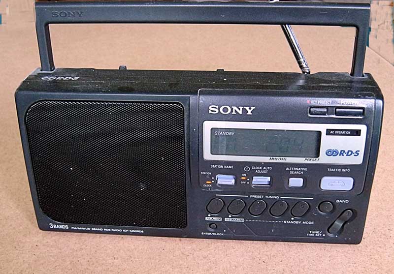 Sony analogue FM/MW radio with digital tuner and display